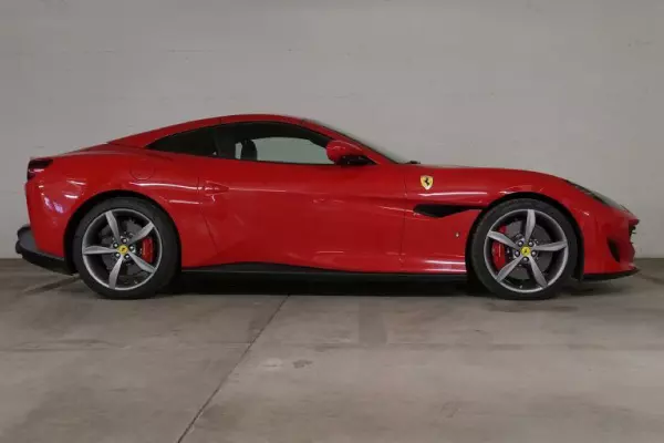 Ferrari Portofino laterale | Noleggio breve termine Top Speed